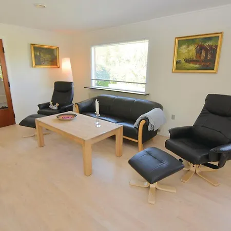 Сasa de vacaciones Three-bedroom In