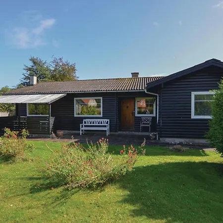 Сasa de vacaciones Three-bedroom In