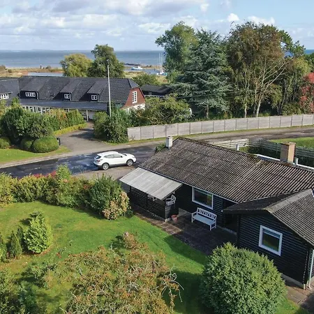 Three-bedroom In Augustenborg